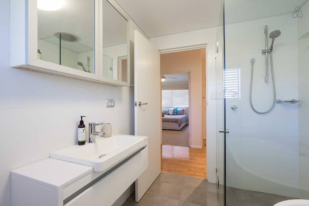 Stylish And Spacious Beach Apartment Сидней Экстерьер фото